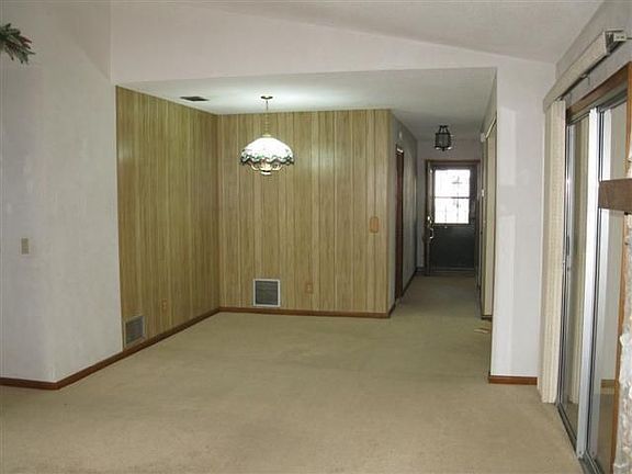 5th image of 961 Sandcrest Dr