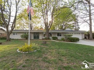 7279 Glenmore Dr, Lambertville, MI 48144