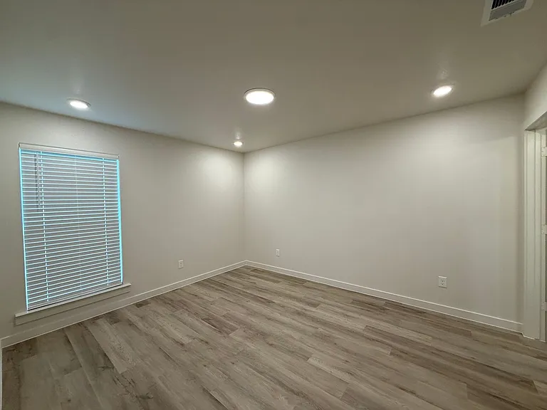 5520 Rice St — Photo 10