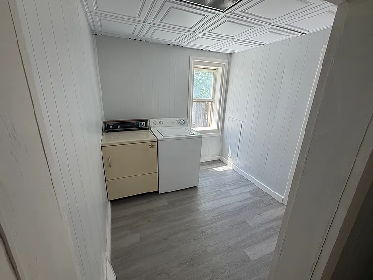 100 Sterling St — Photo 10