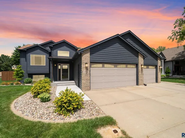 2004 E Briar Den Ct, Sioux Falls, SD 57108
