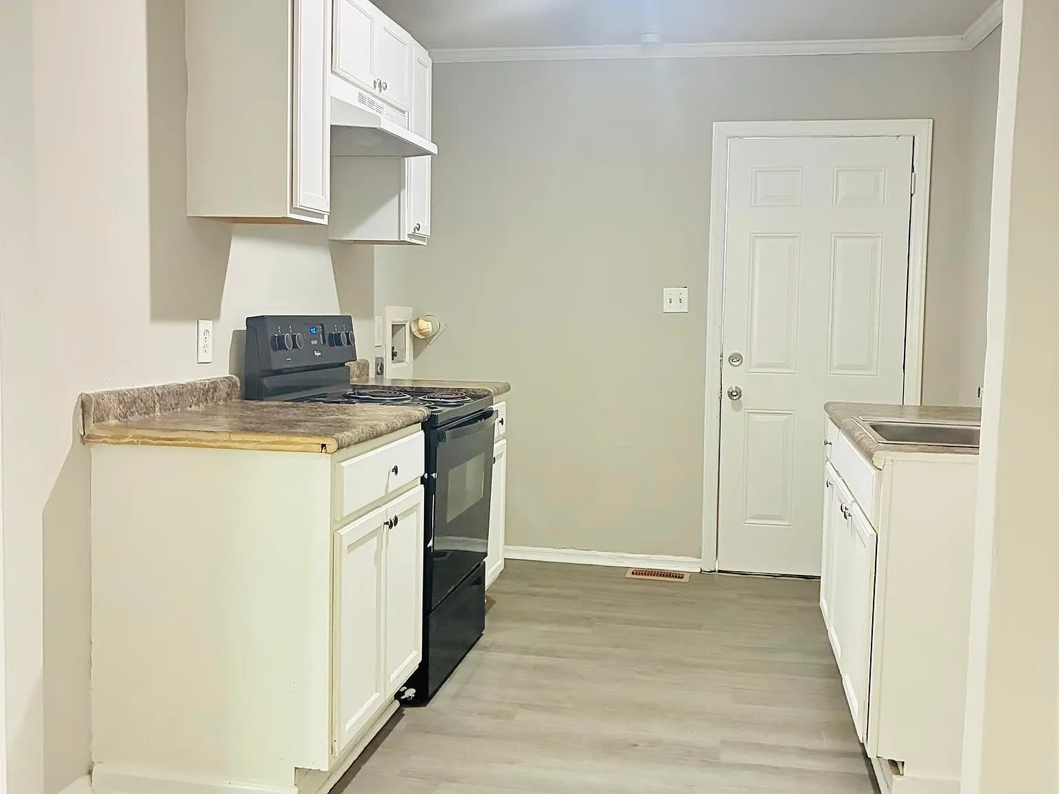1132 Browns St — Photo 4