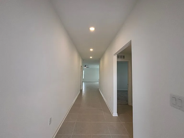 1318 Belle Isle Ln — Photo 3