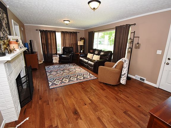 2nd image of 800 Glendale Dr
