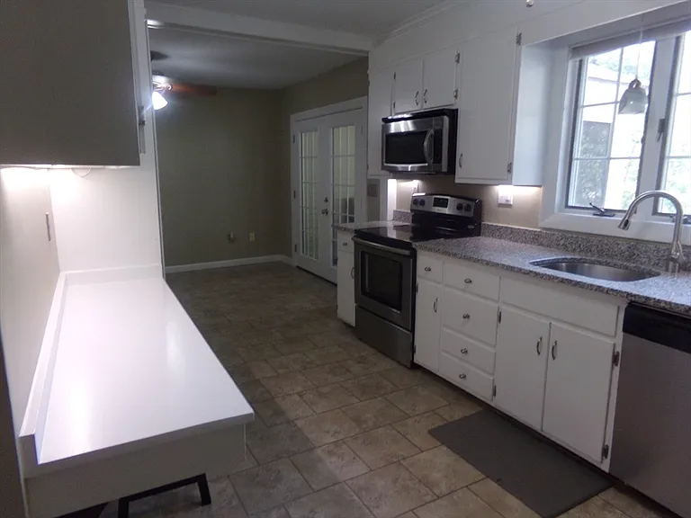 162 Middlesex Ave #1 — Photo 6
