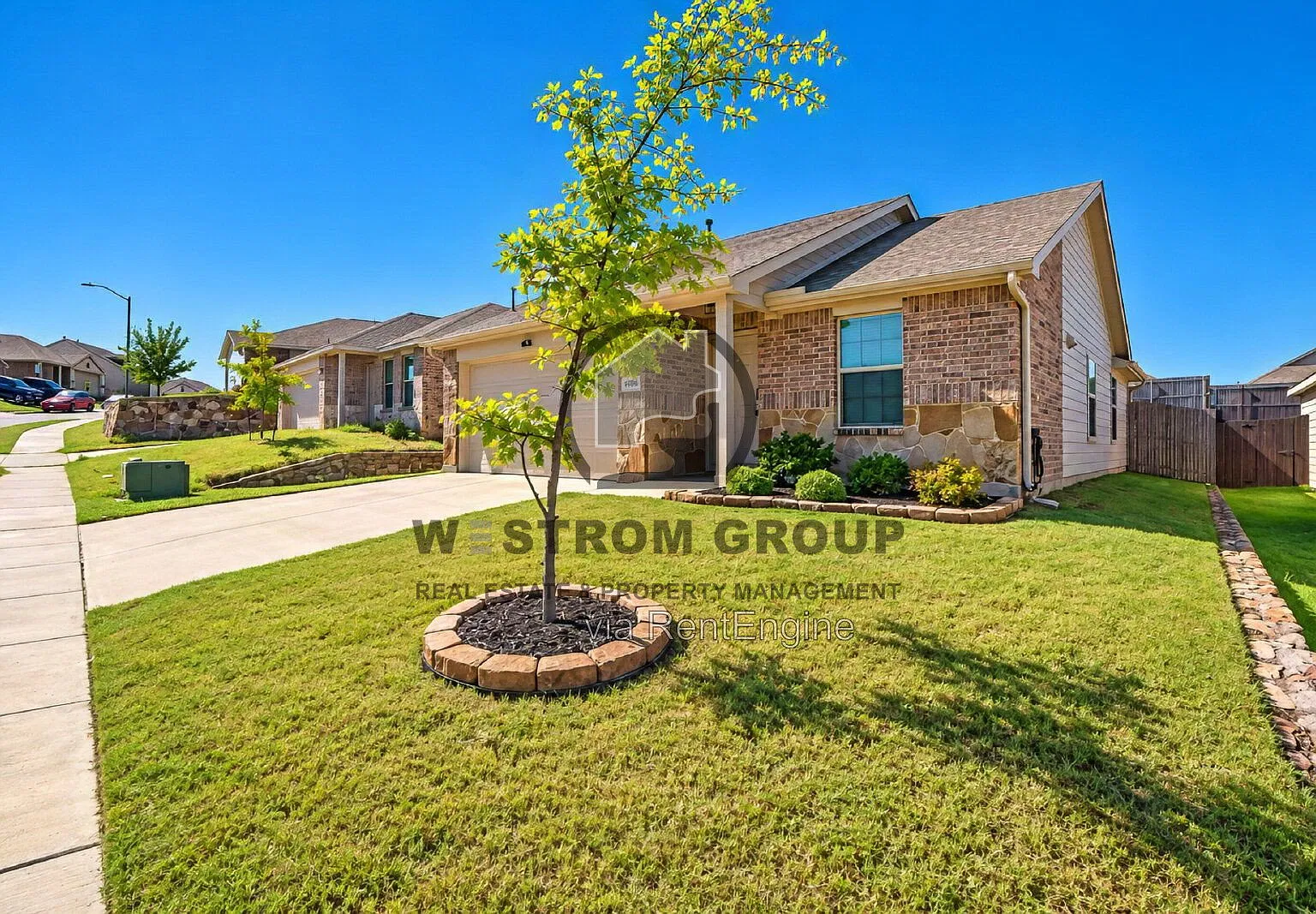 3 bed, 2.0 bath, 1305 sqft, $1,945 — Photo 4