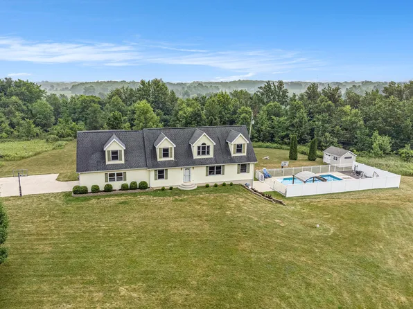 907 Curtis Rd, Quincy, MI 49082