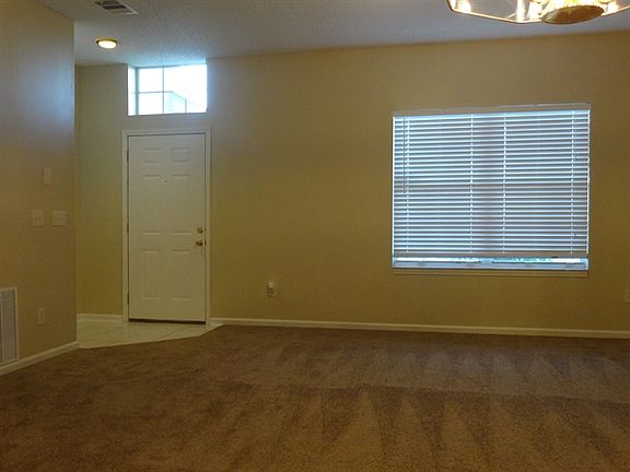 2nd image of 3228 Abbeyfield Ln