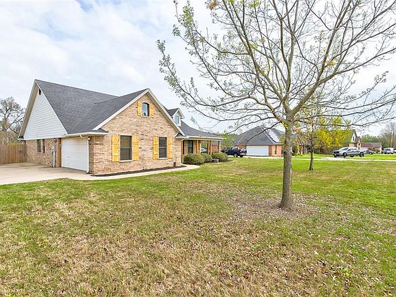 2nd image of 125 Sun Valley Ln
