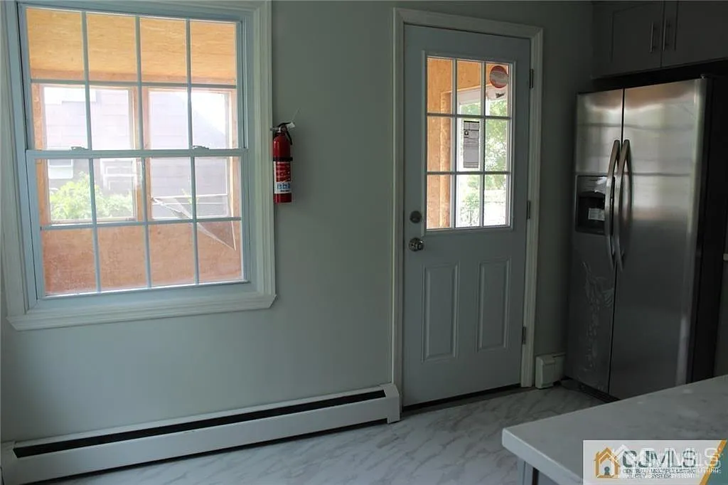 4 bed, 2.0 bath, $3,400 — Photo 3