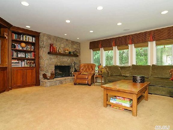 3rd image of 47 Peacock Dr