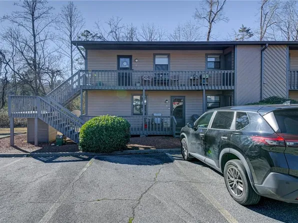 210 Vista Cir APT C, Winston Salem, NC 27106