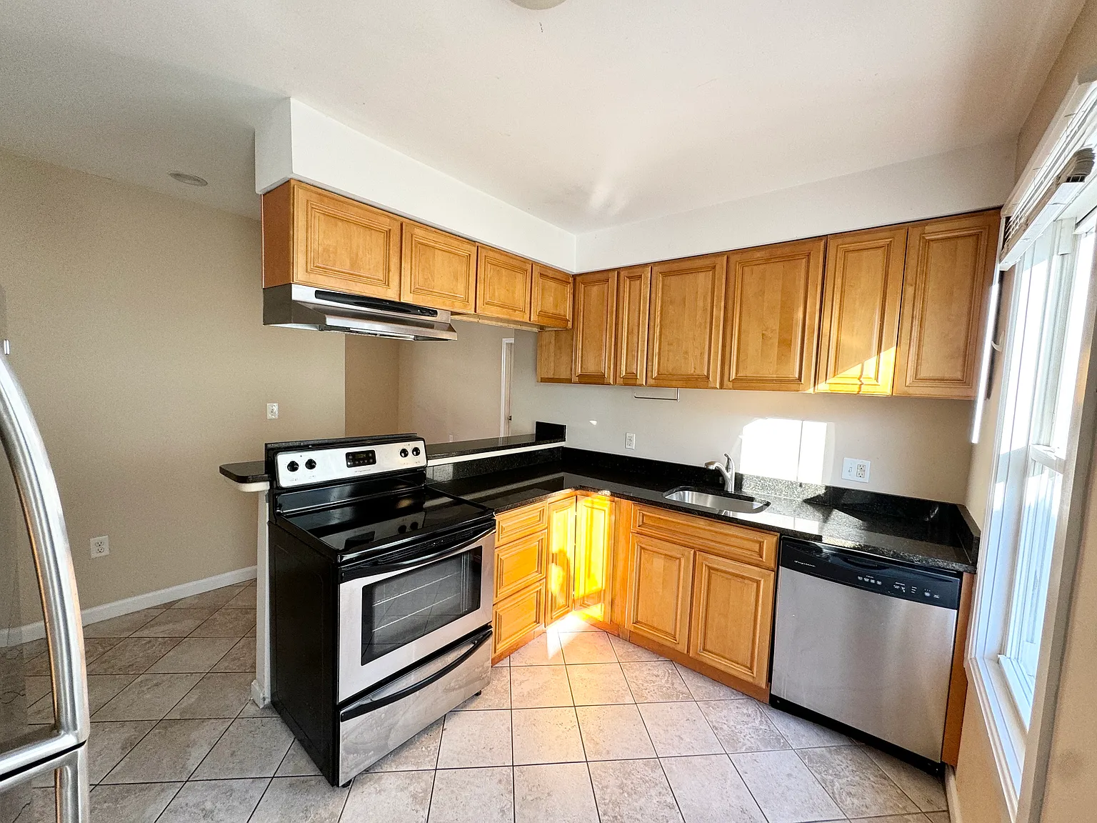 4 bed, $3,600 — Photo 3