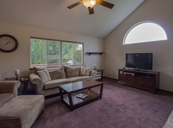 4th image of 686 Northwind Dr