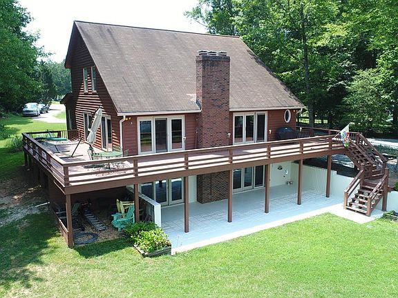 3rd image of 122 N Briar Cir