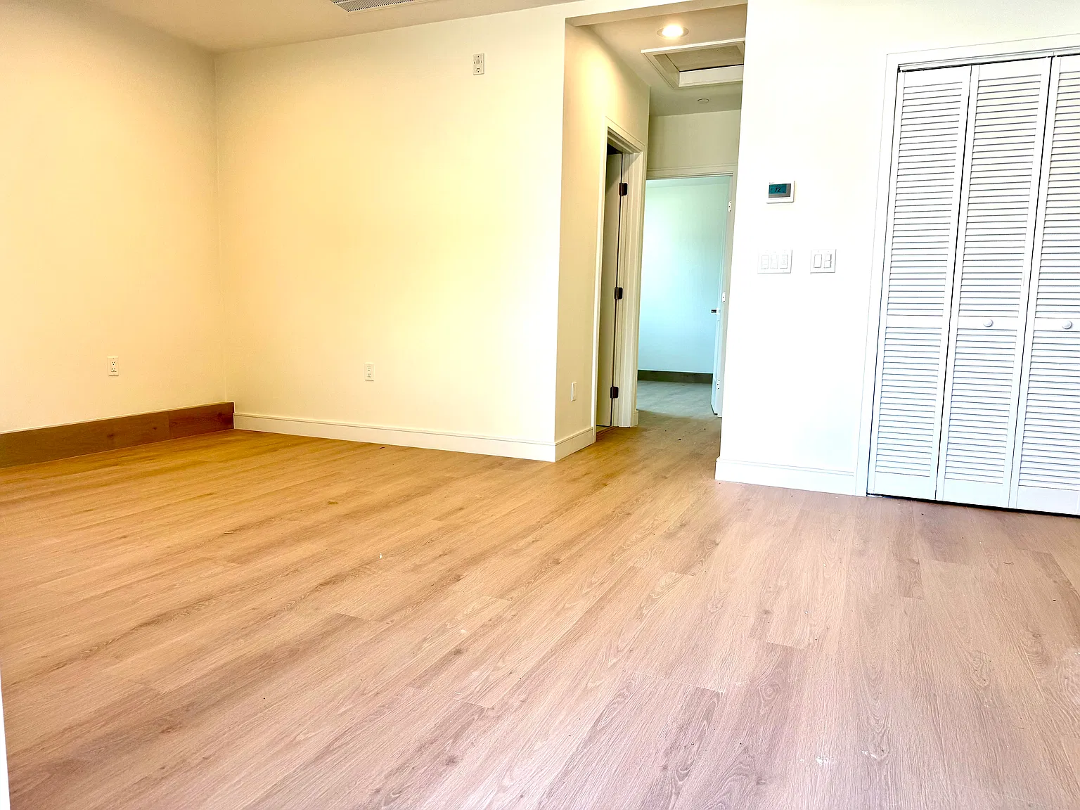 2 bed, 800 sqft, $3,800 — Photo 4