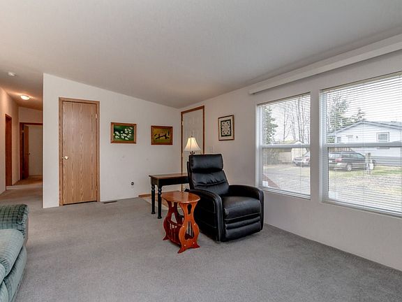 3rd image of 13718 108th Street Ct E