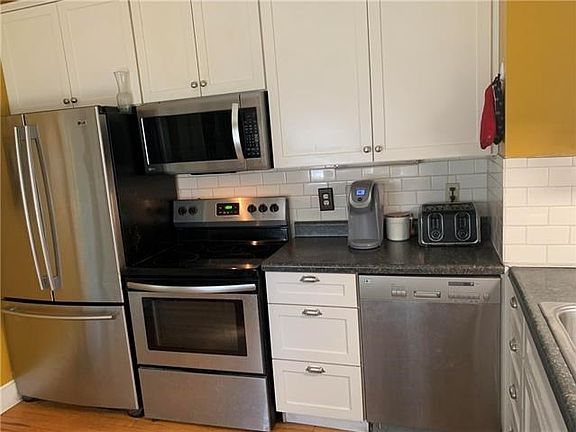 2nd image of 2844 Sylvanie St