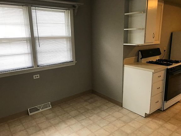 4th image of 822 Malzahn St