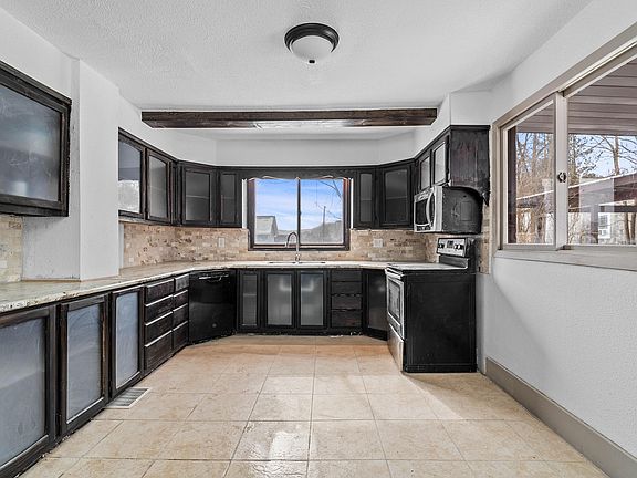 3rd image of 712 Turnpike Ave