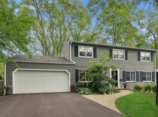 1235 Courier Ct, Deerfield, IL 60015