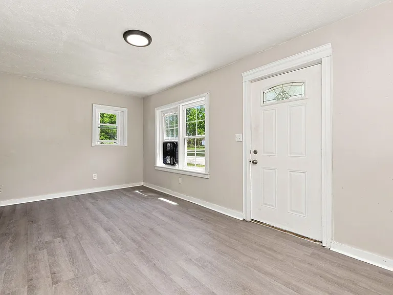 550 Hensel Ave — Photo 5