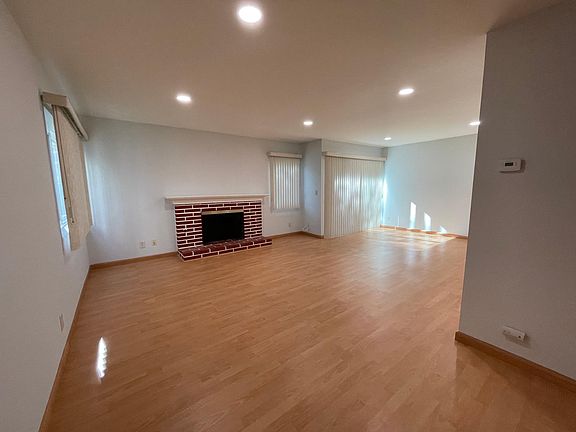 3rd image of 10441 Newhome Ave Unit 4