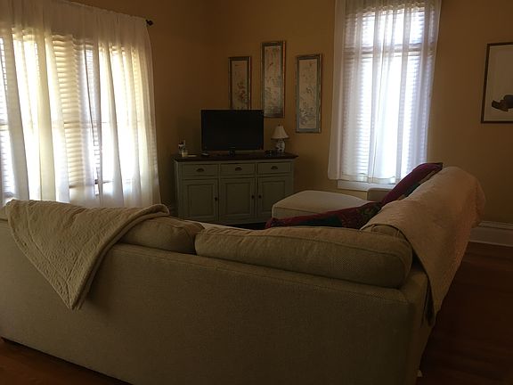 5th image of 410 Peake St