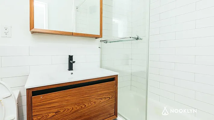 Rented by Nooklyn NYC LLC | media 21