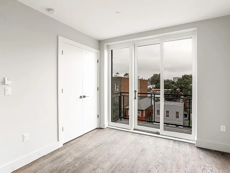 142 Erasmus St #3C — Photo 10