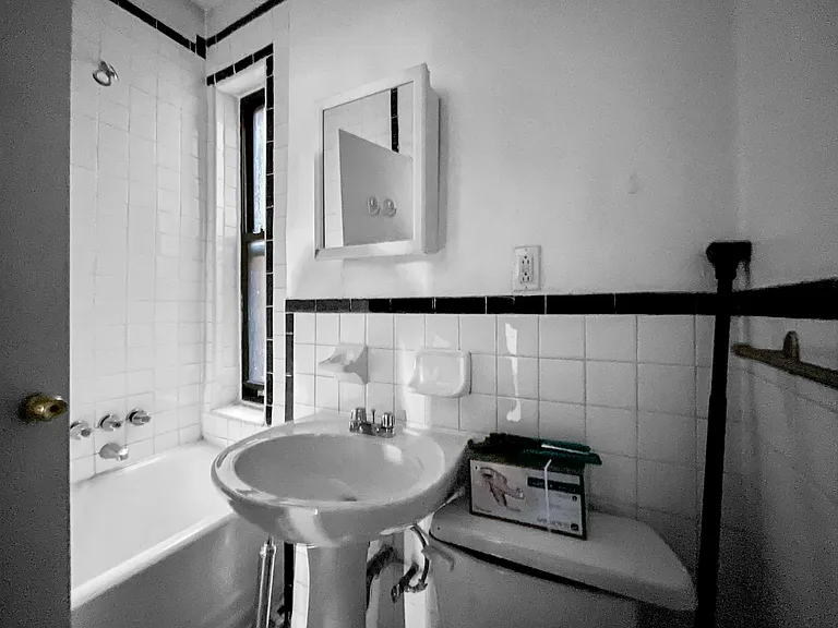 1726 Amsterdam Ave #4B — Photo 6