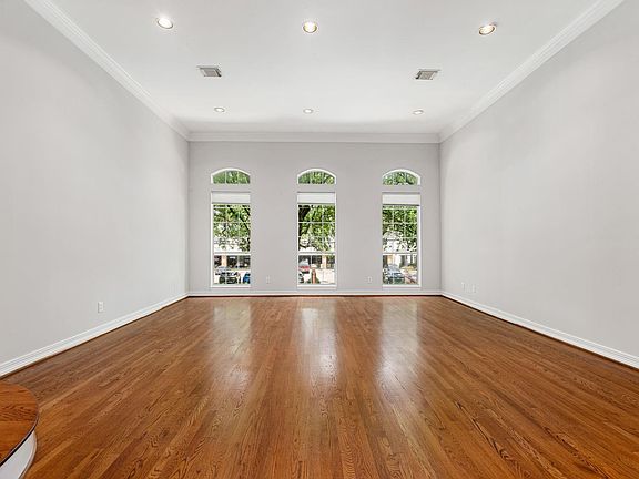 2nd image of 416 McGowen St