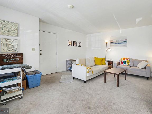 5th image of 126 W Portland St
