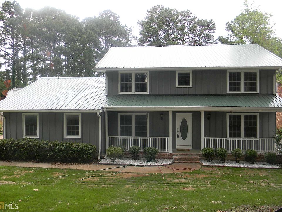 1st image of 2410 Country Club Dr SE