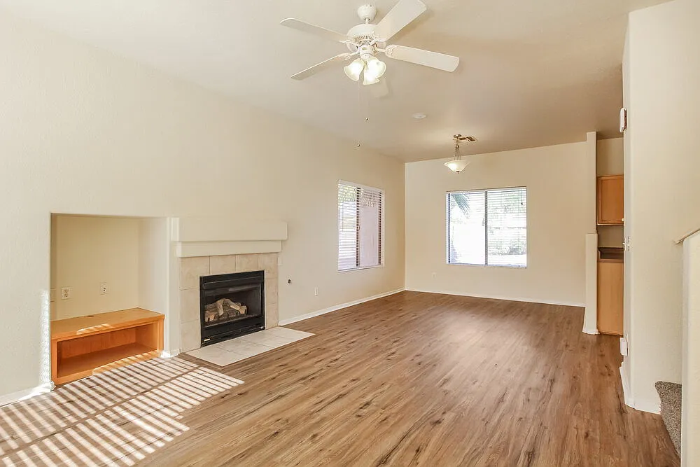 3 bed, 2.5 bath, 1862 sqft, $1,995 — Photo 4
