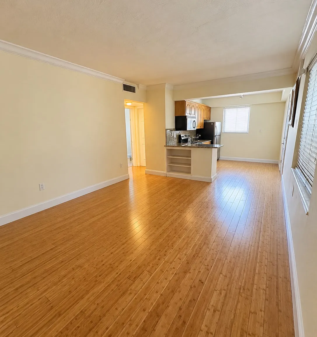 2 bed, 650 sqft, $1,965 — Photo 2