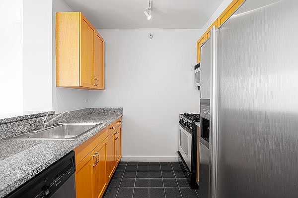 1st image of 420 W 42nd St APT 22G