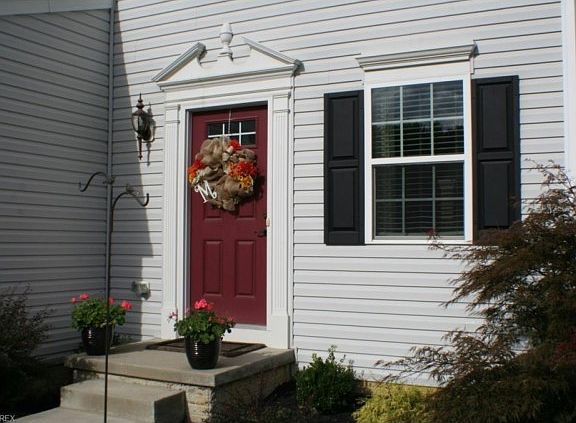 2nd image of 588 Meadow Glen Ln