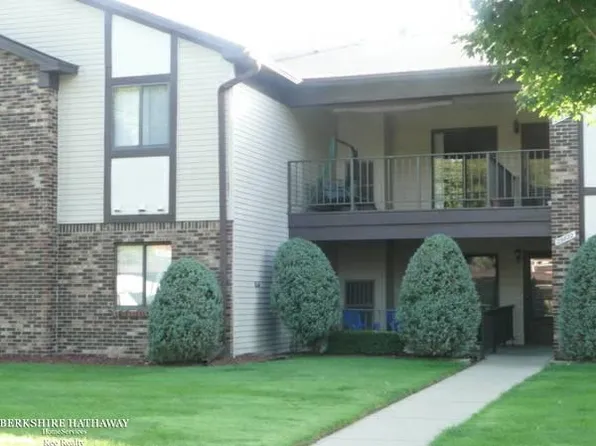 29842 Utica Rd, Roseville, MI 48066
