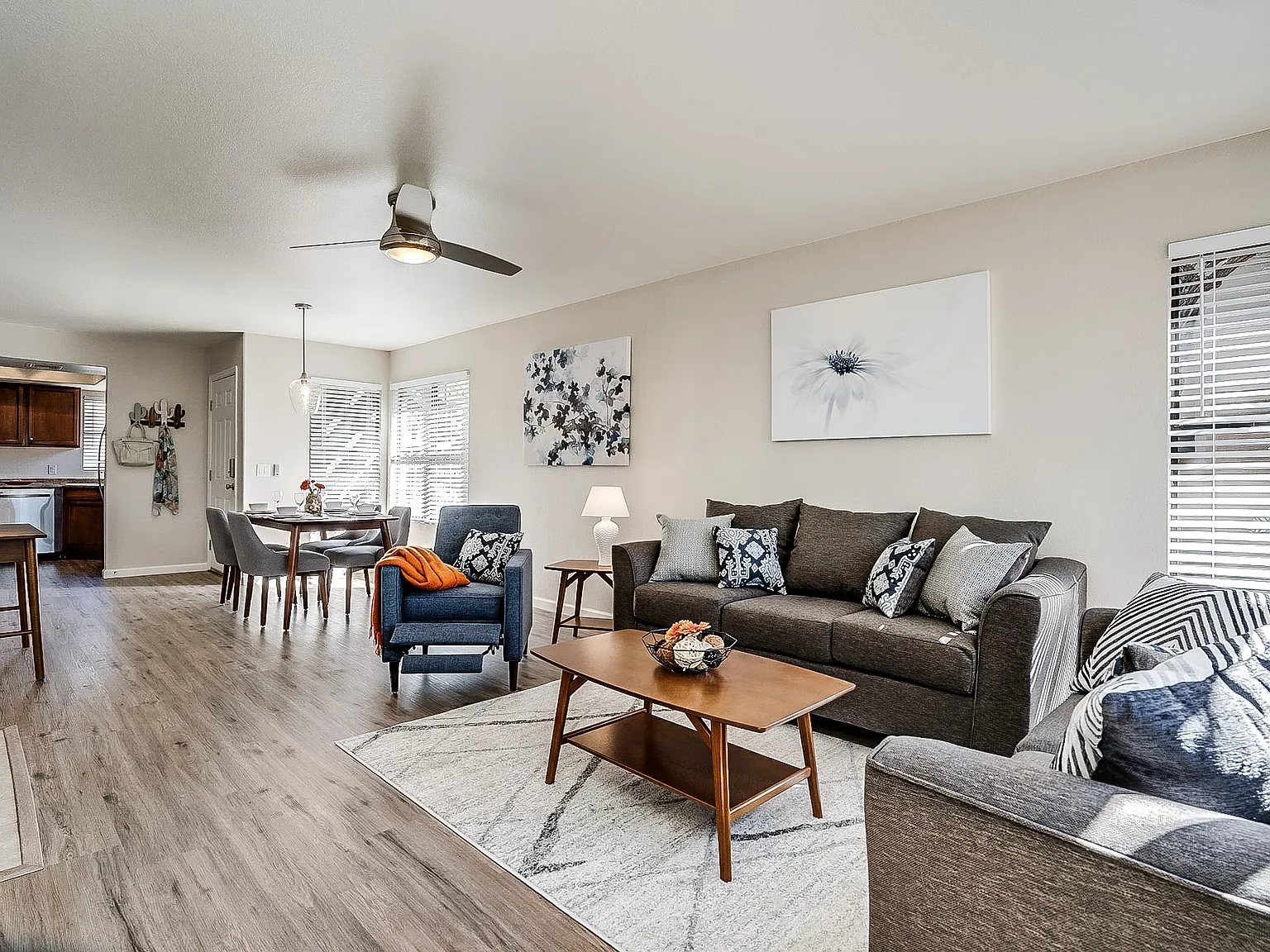 2 bed, 1002 sqft, $1,900 — Photo 2