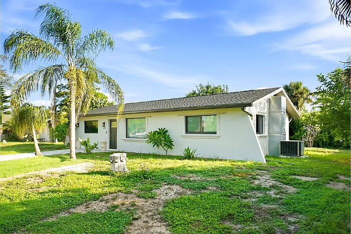 3 bed, 2.0 bath, 1261 sqft, $2,400 — Photo 1