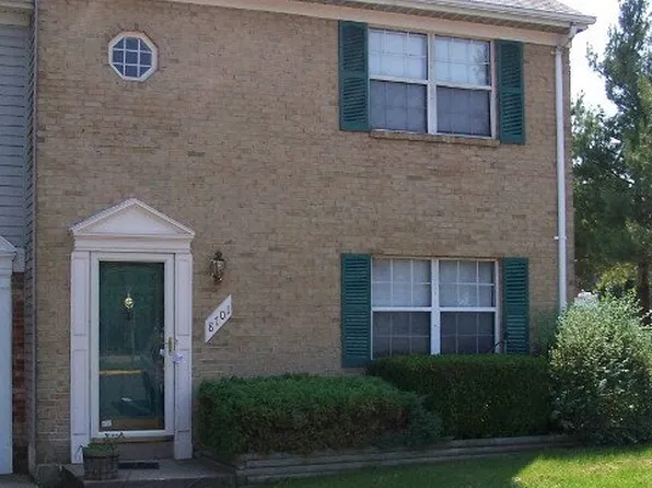 8701 Point Of Woods Dr, Manassas, VA 20110