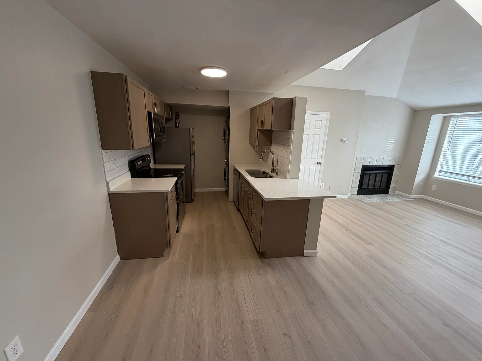 2 bed, 878 sqft, $1,725 — Photo 3