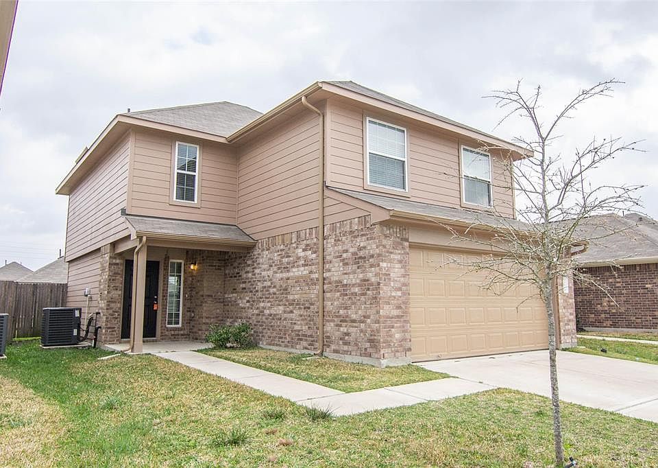 2nd image of 19026 Brescia Ln