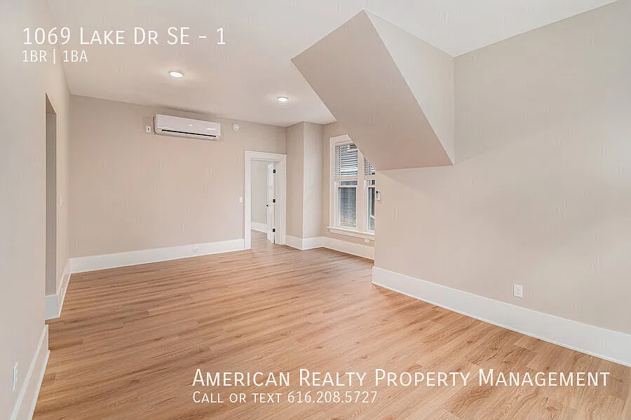 1069 Lake Dr SE — Photo 4