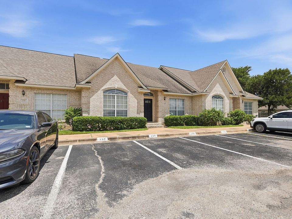 1st image of 239 Navarro Dr