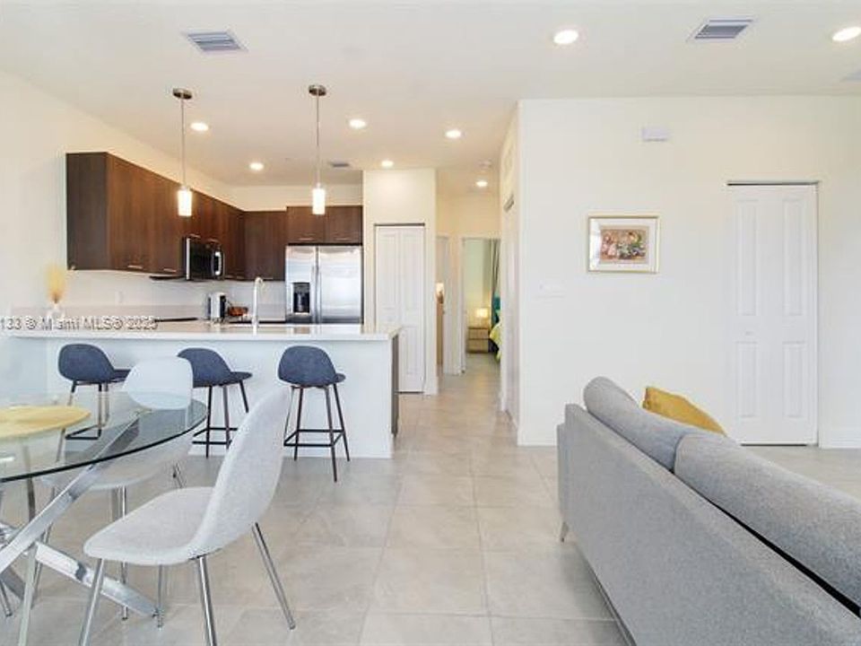 1st image of 10300 NW 66th St #305