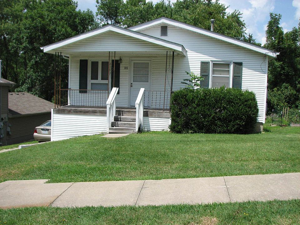 1st image of 2703 E Walnut St #1