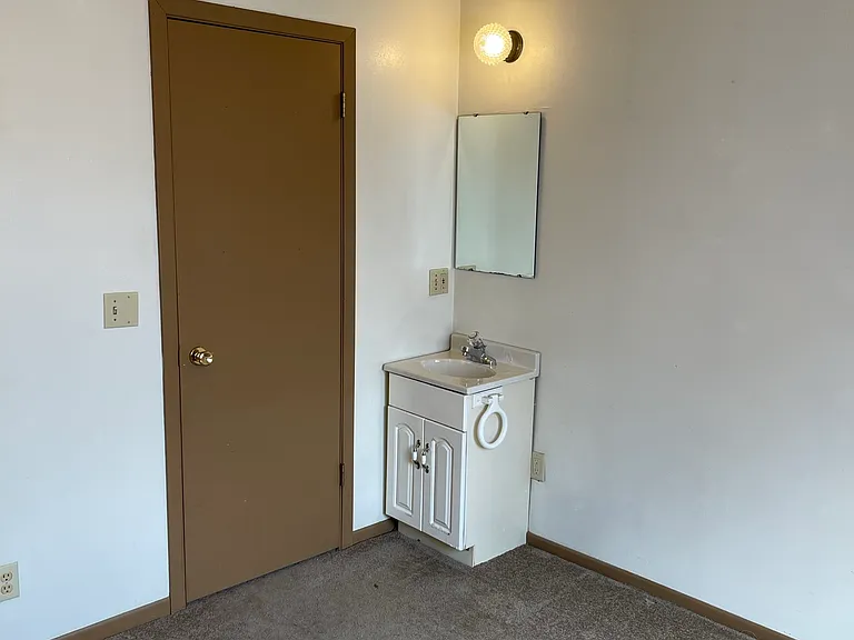 807 E Washington St #5 — Photo 12