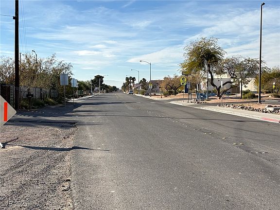 3rd image of 525 E Eldorado Ln